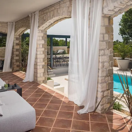 Holiday home Amazing In With Jacuzzi *