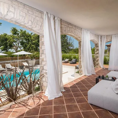 Holiday home Amazing In With Jacuzzi