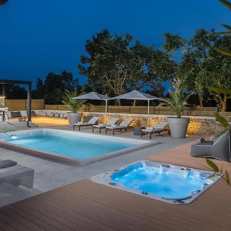 Ferienhaus Amazing In With Jacuzzi *