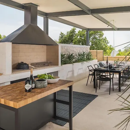 Amazing In With Jacuzzi Cabrunici