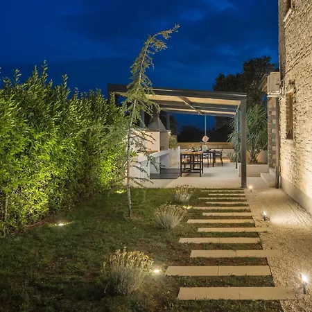 Amazing In With Jacuzzi Cabrunici