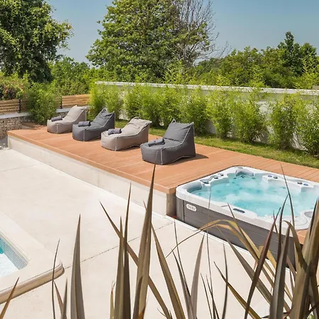 Amazing In With Jacuzzi * Cabrunici