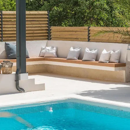 Amazing In With Jacuzzi Cabrunici