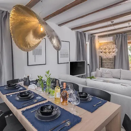 Amazing In With Jacuzzi