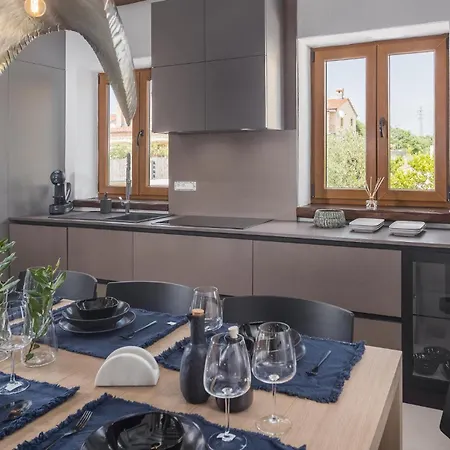 Amazing In With Jacuzzi